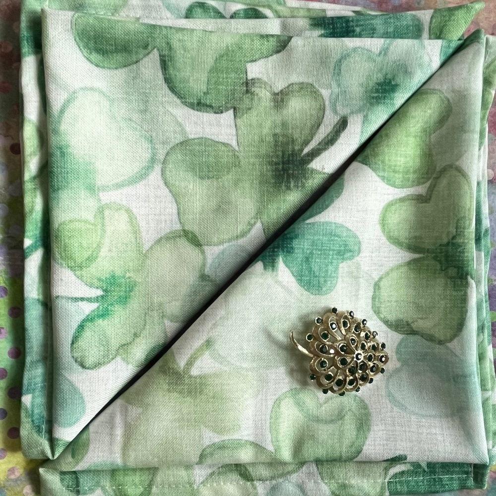 NICOLE MILLER Home Napkins Two (2) Green Shamrock Floral Square Leaf Pin